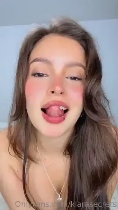 I m in an insanely good and playful mood today dm me if you want to 