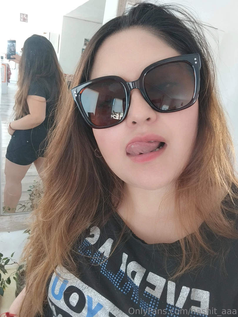 Mi lengua est en buscando algo que probar 