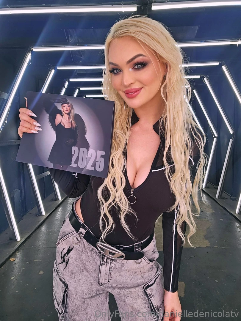 Make 2025 your best year with meeeee and my brand new calendar order 