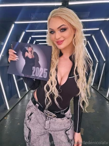 Make 2025 your best year with meeeee and my brand new calendar order