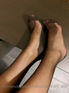 Anyone into feet and nylon