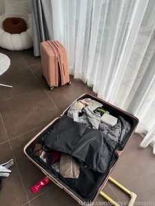 I m back home time to unpack stuff but i feel so lazy and empty cause part 1