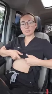 Quick tittie flash