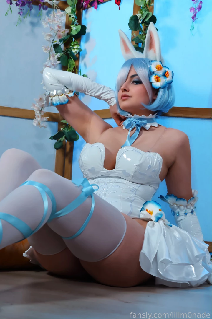 Petites pose bien cute en bunny rem cosplay part 2 