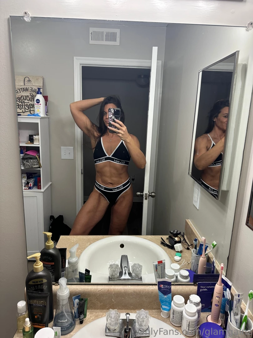 Good morning happy wednesday join me for some cardio before work 