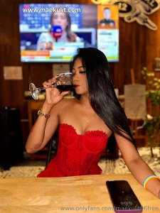 Lady in red part 700