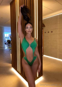 Pull my hair put me against the wall and then give me your fantasy in