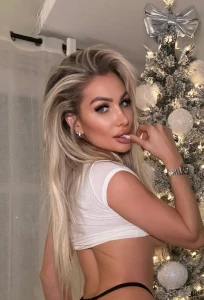 Sooo can anyone guess what kind of mood i m in tonight