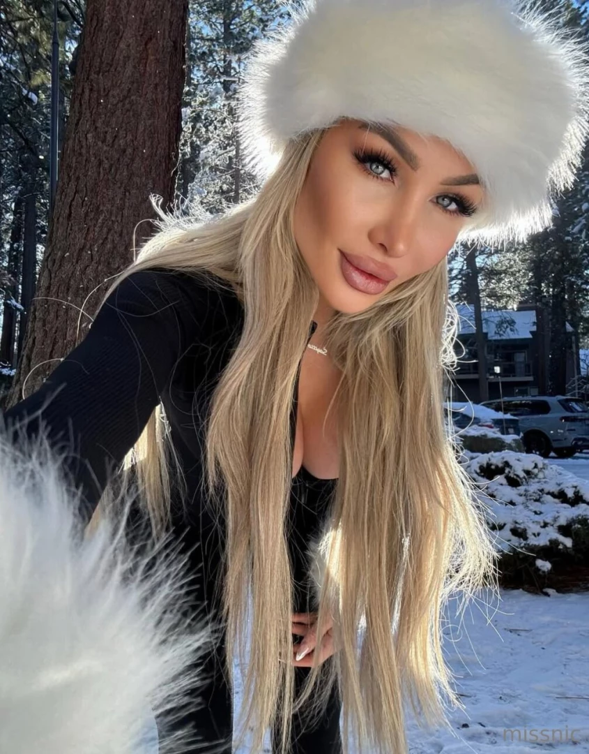 Um helloooo lovely anyone there lol dm me if you are 