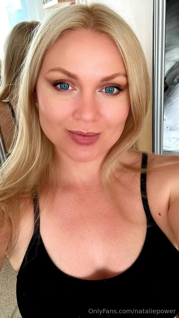 Ready to drown in my ocean eyes 