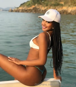 She opens dms like she opens minds only for those with taste and part 1