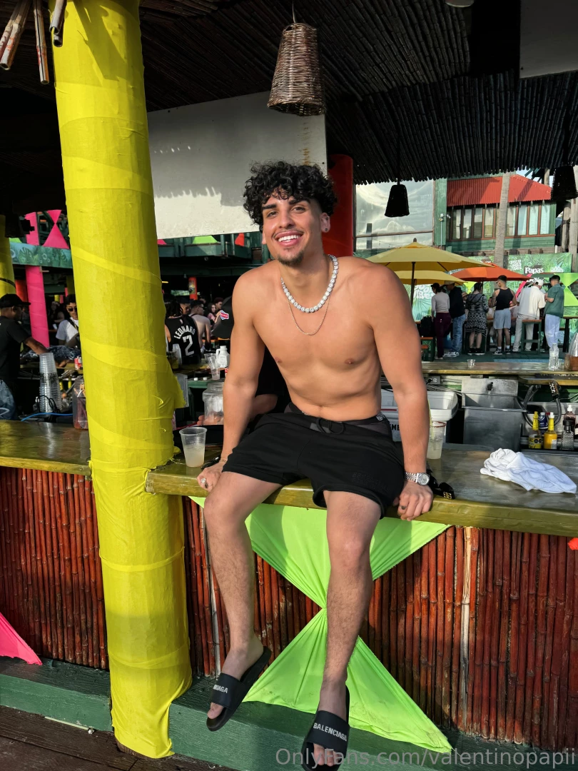 Playas de rosarito had a few drinks at the bar and it got me feeling 