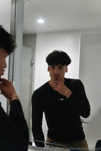 I m findin love looking in the mirror