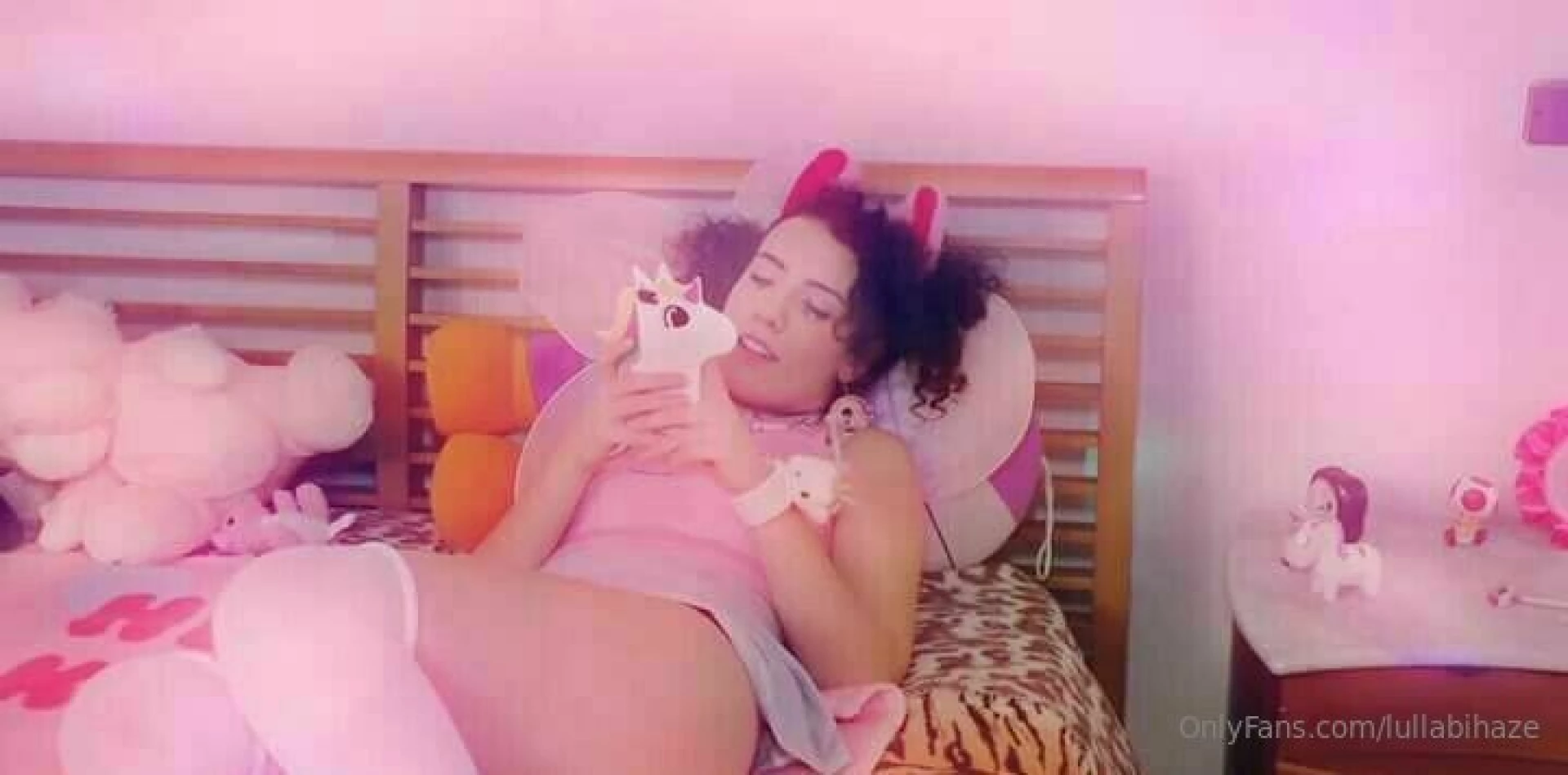 Ragaaaaa voglio fare video costum mentre il mio ragazzo scrive le cose 