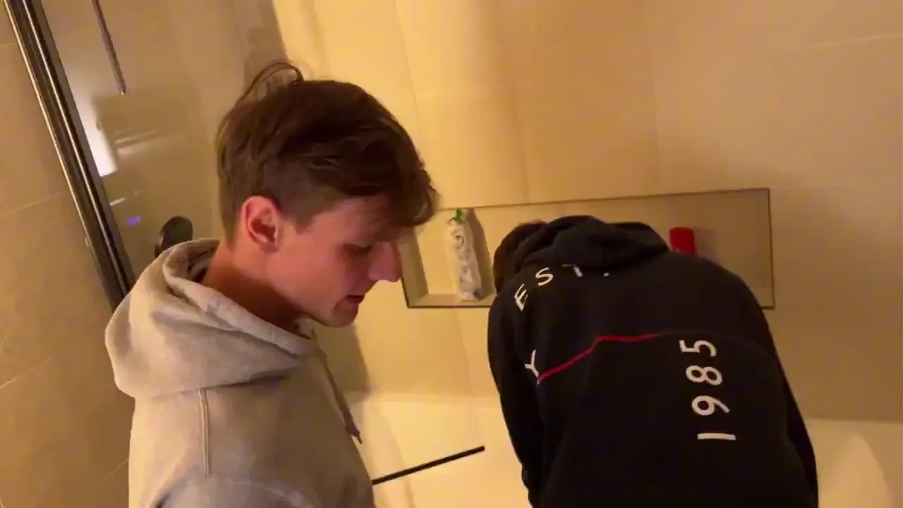 The cleaning guy did arrive i use him for cleaning of my cock - fulll 