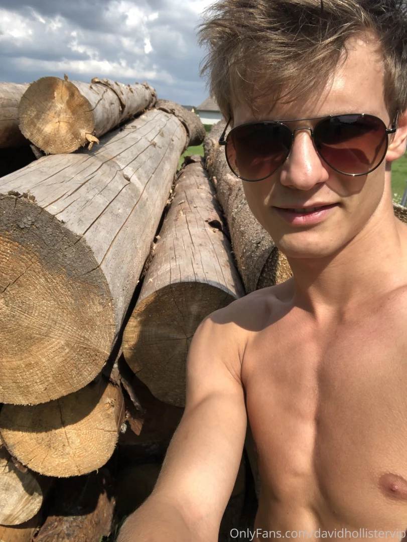 Wood wanna see the big wood in my pants 