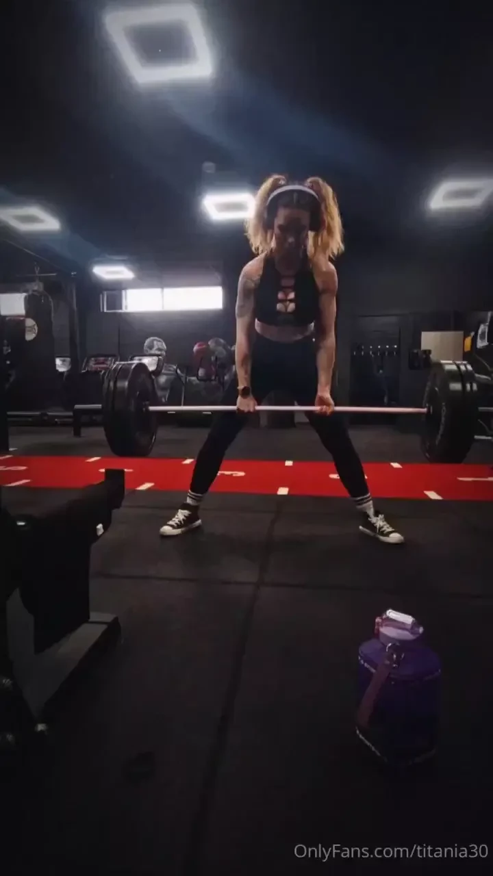 I like to make you rosey and sweaty muscle mommy 