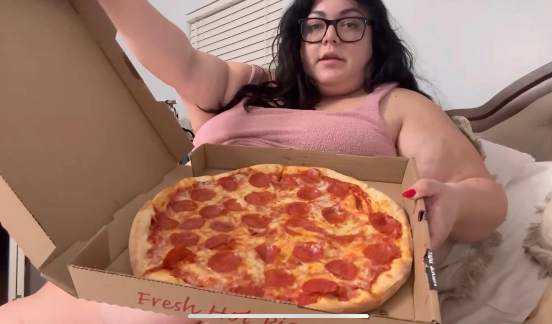 The laziest fattest piggy eating pizza in bed bc she can t fit at the part 3 