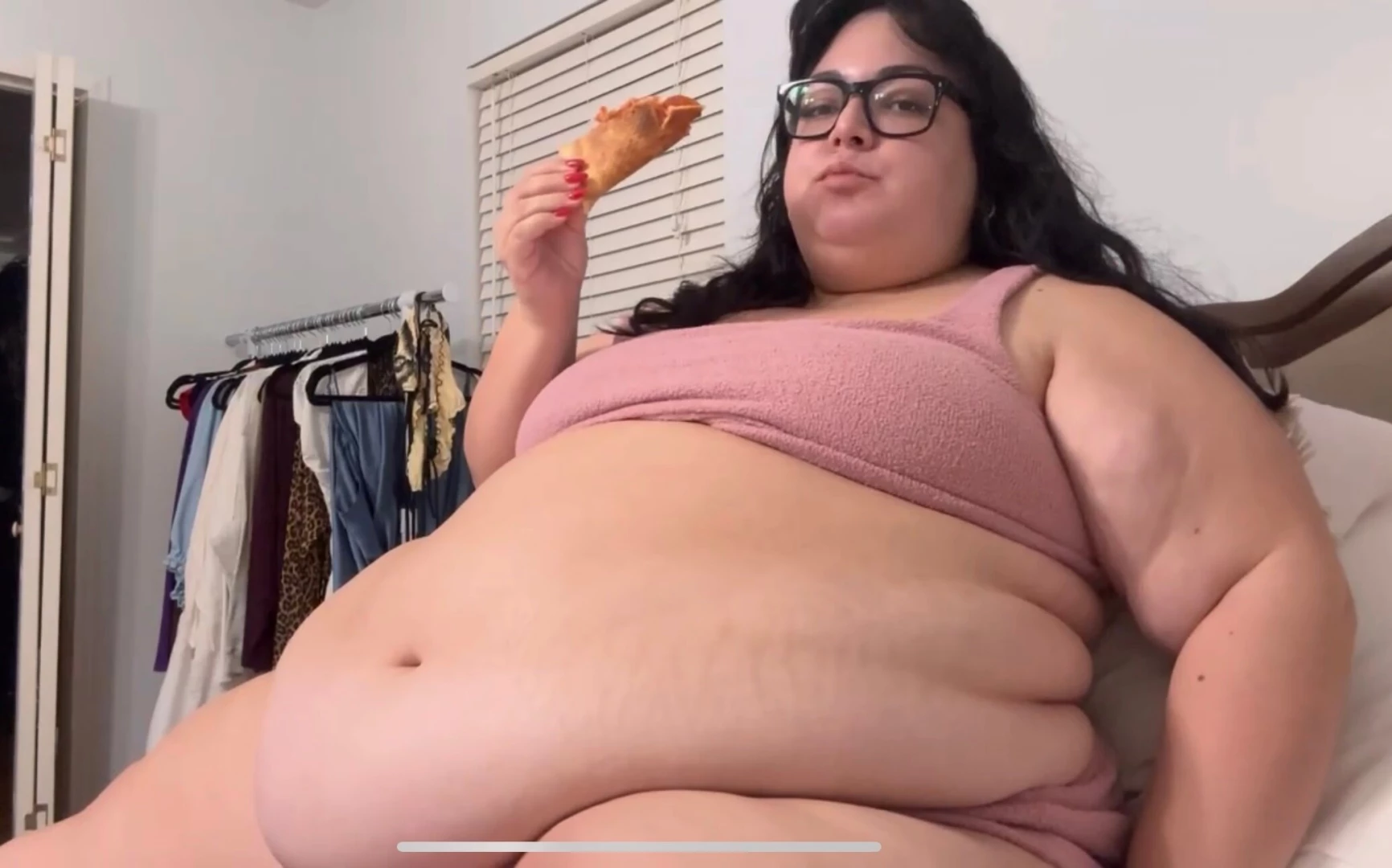 The laziest fattest piggy eating pizza in bed bc she can t fit at the 