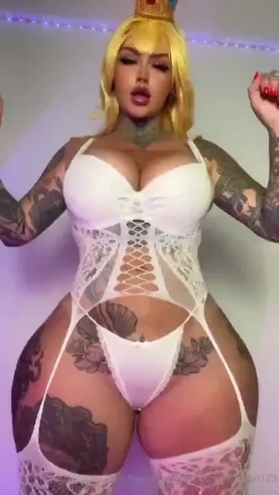 Princess peach is horny 