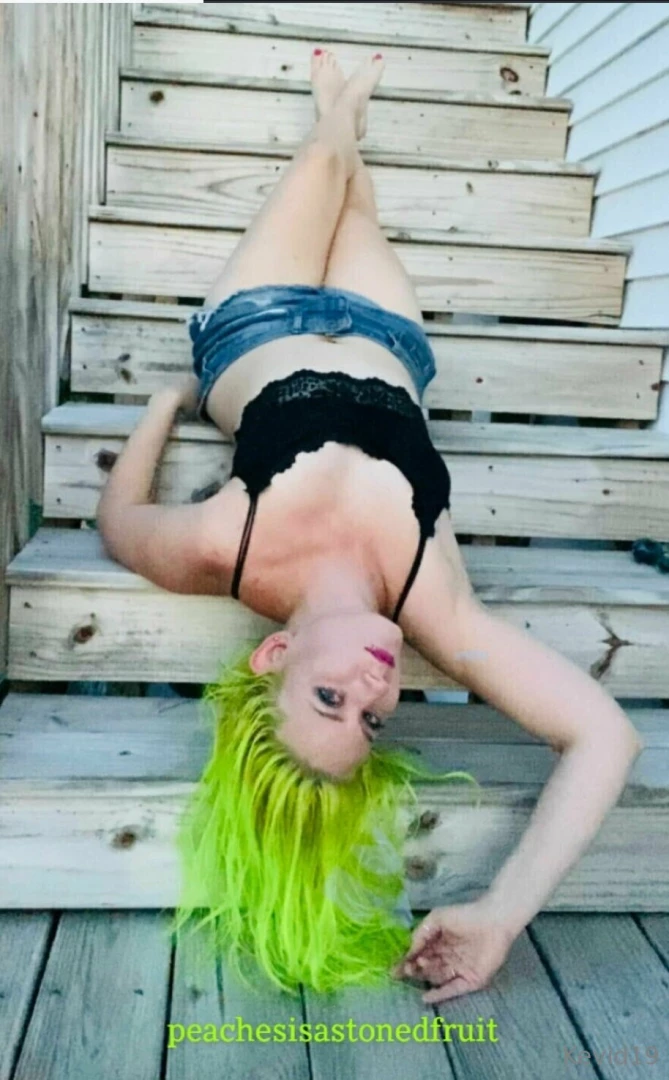 Peachesisastonedfruit2 dropped by my dms to say hi you should dtop by 