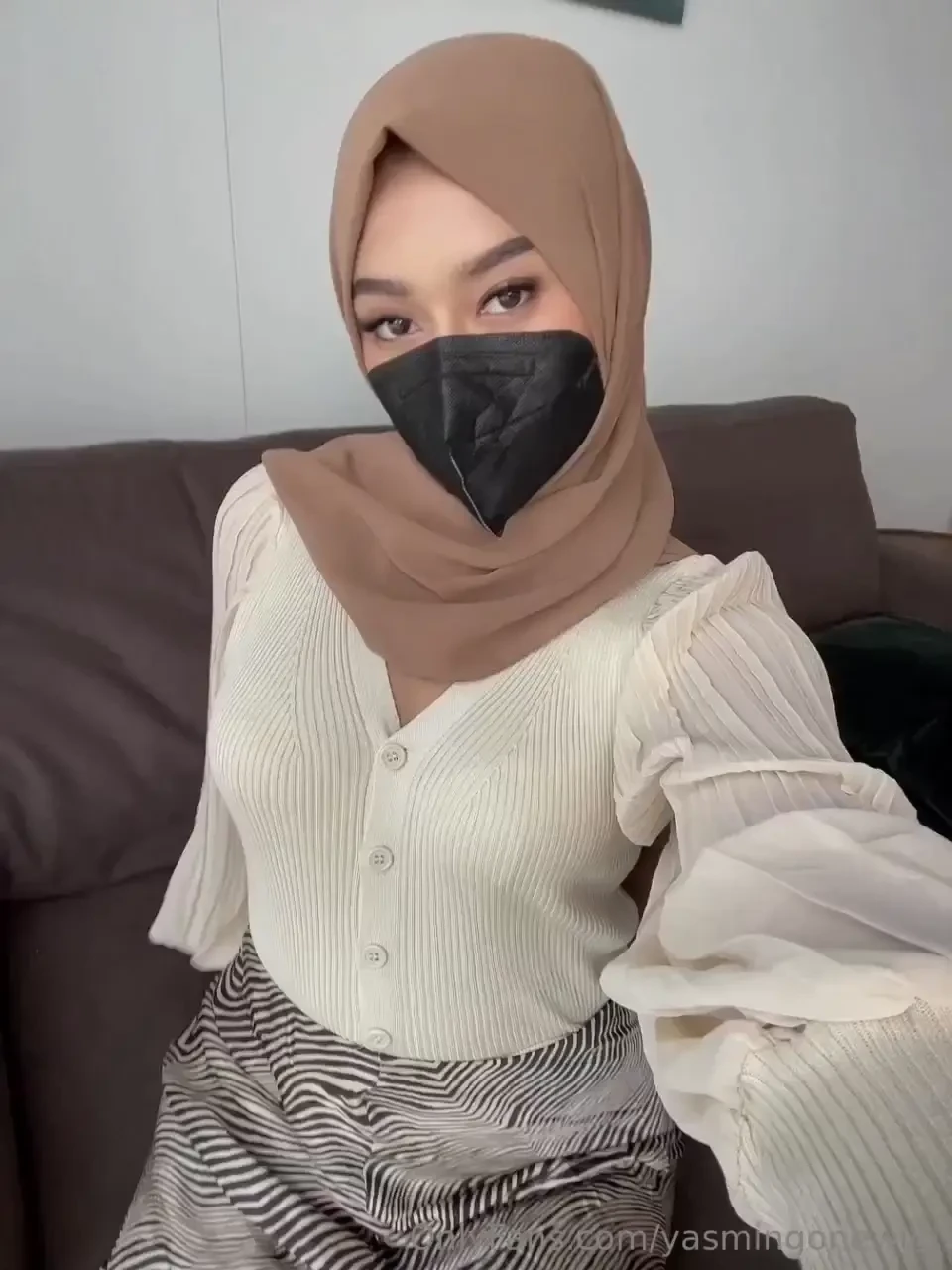 Wish you were here to hold my waist 