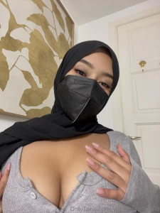 Just a glimpse of my cleavage imagine what the rest of me looks like