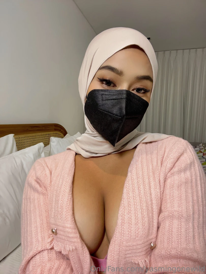 Do i look good in this pink baby 