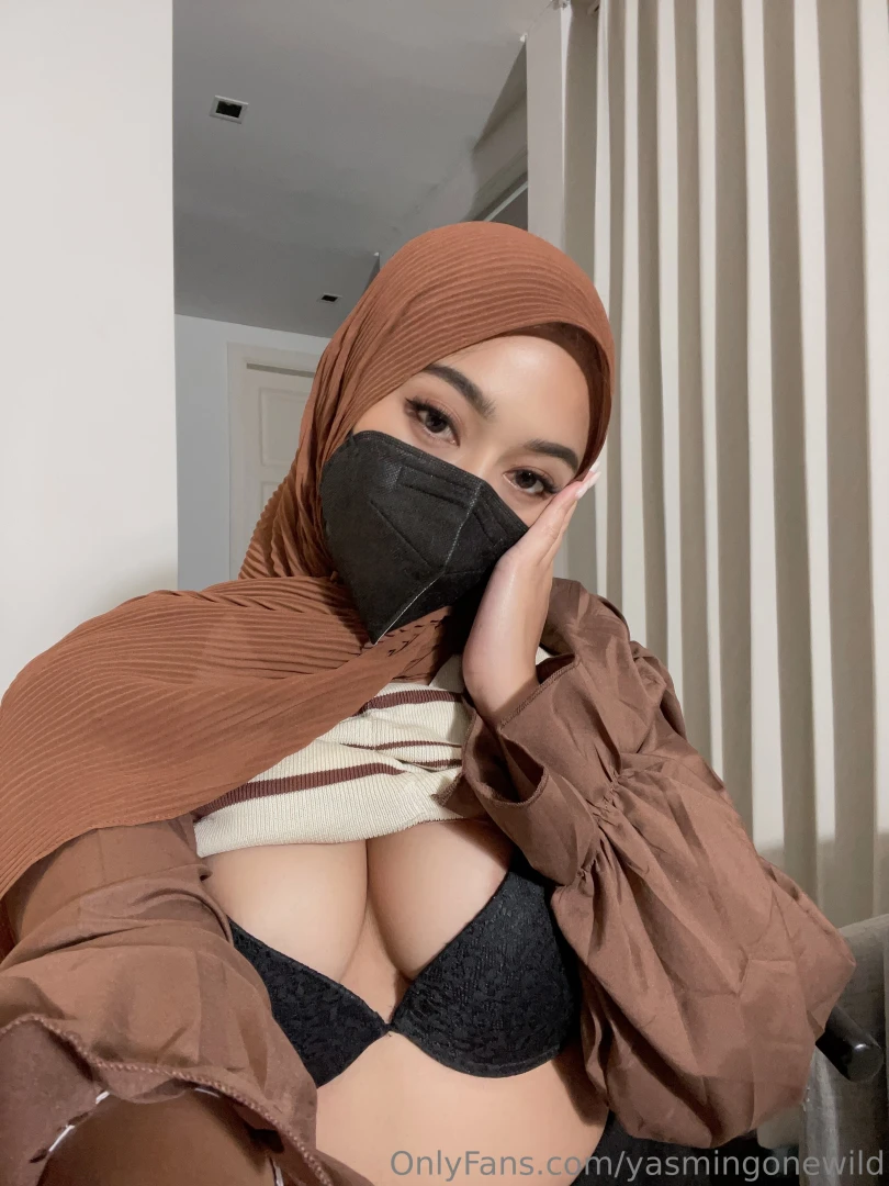 My head hurts maybe i just need something big to suck on 