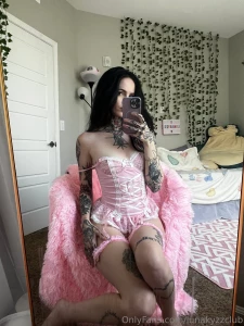 My new pink outfit is so cute xoxo i filmed full videos on my paid of part 1