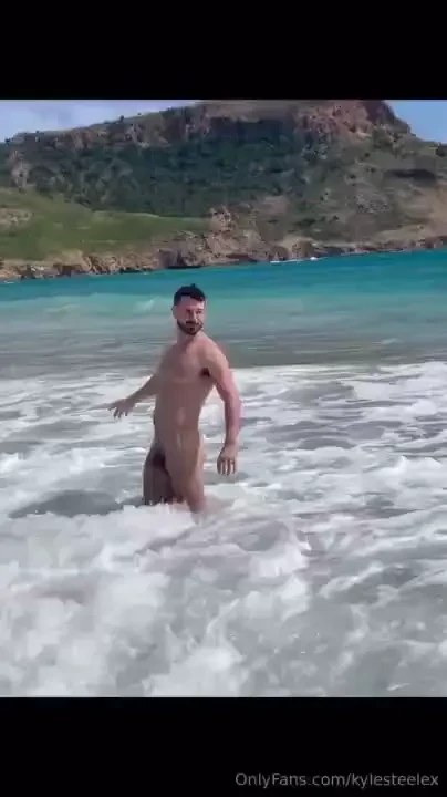 Damn the ocean be coming for me 