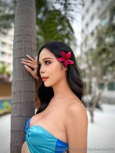 Kiss my cheeks or suck my cock make your choice