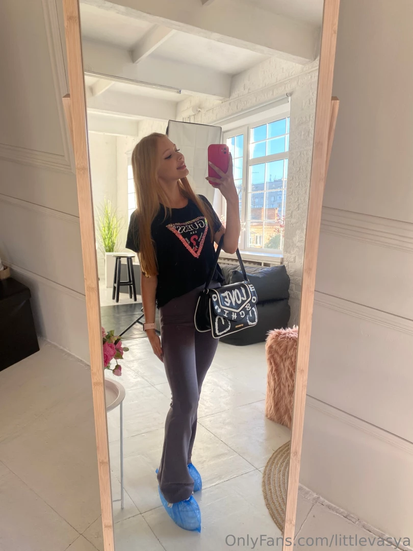 I stopped by a studio where my friend is having photoshoot today and 