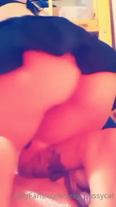 Do you like this ass give me your like this ass wants to play with you 