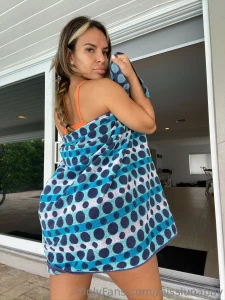 Will you fuck me outside hope no one can see us