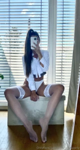 Would u like to see a video where i take off my thigh-high sock