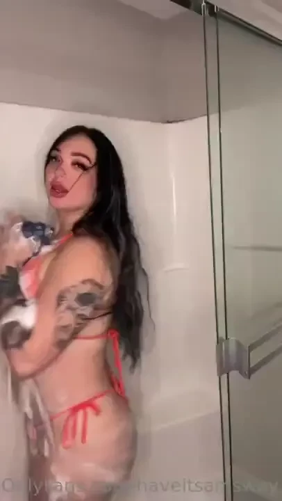 Dm if you want to see some shower content 