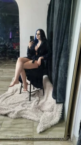 Heres a little pre shoot photo featuring my dirty mirror and my cat in