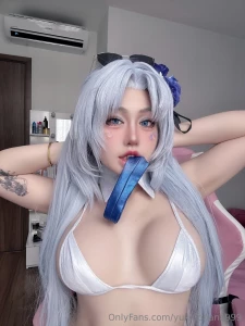 Alsace want u to carry her boobs part 1