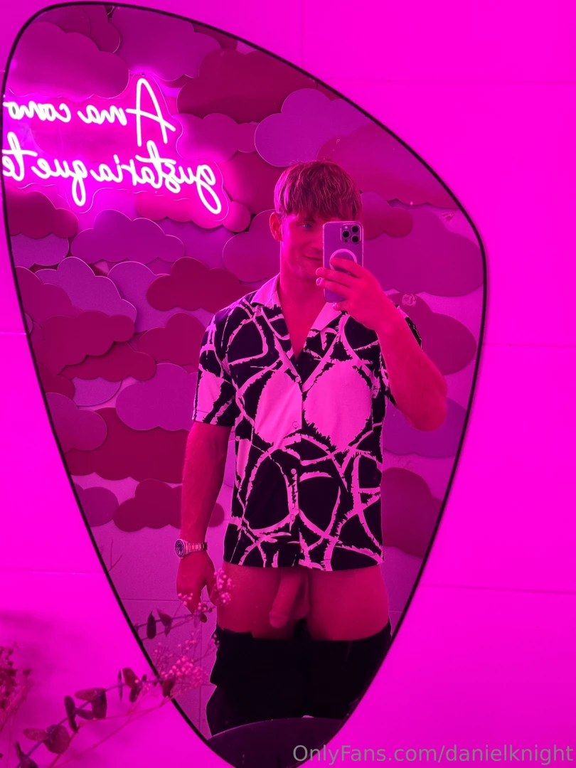 Todays brunch place toilet and how i got burned from my fuel tank of 