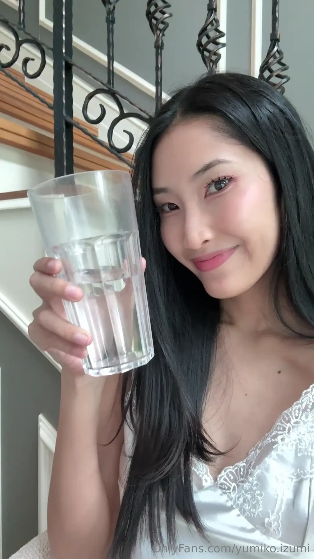 I just wanna be in your arms right now 