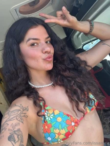 Making waves and stealing hearts summer s got nothing on me