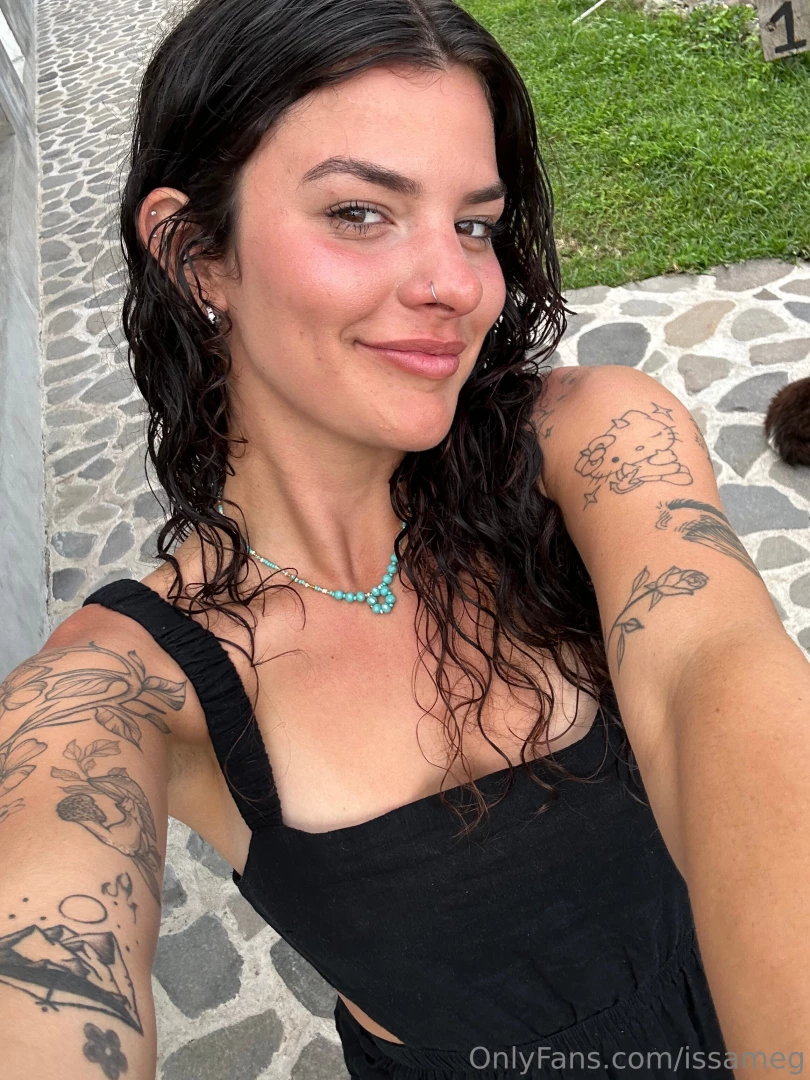 My hair is wet but still looking pretty 