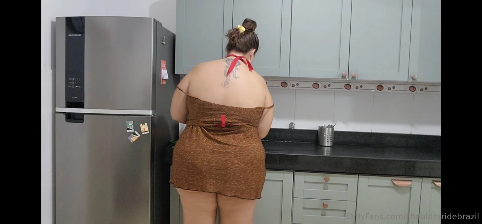 Girlfriend doing the dishes after our saturday yummy meal part 1 