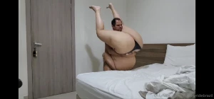 Lifting her upside down her big booty on my face