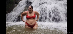 Bug butt large hips in the waterfall