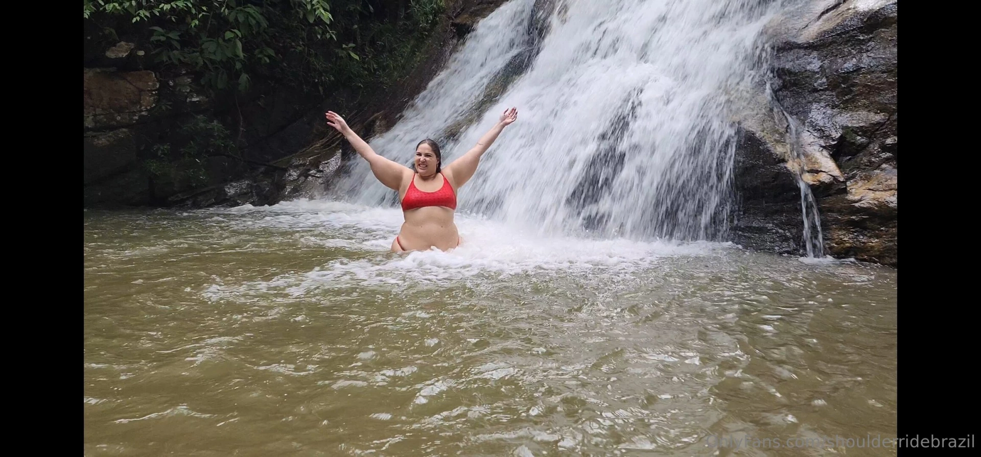 Bug butt large hips in the waterfall part 1 