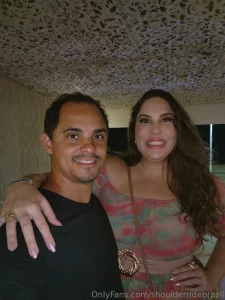 Enjoying henrique and juliano s concert in the marketplace mais part 2
