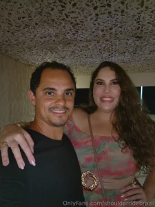Enjoying henrique and juliano s concert in the marketplace mais part 1