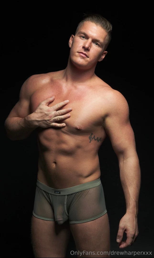 Touch me and feel my hard muscles 